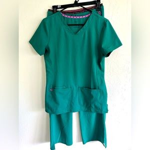 Heart and Soul Green Size S Scrub Set